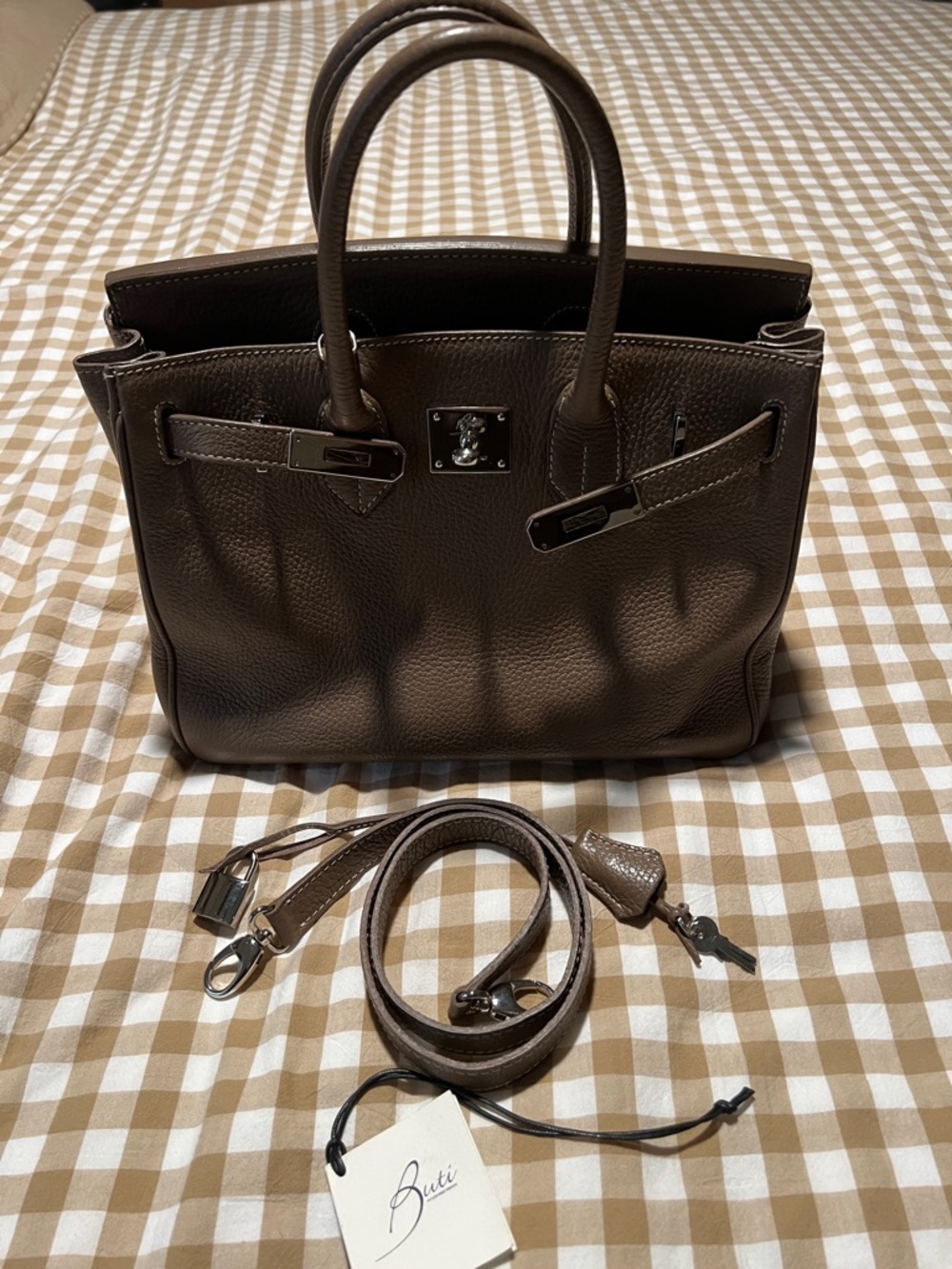 EUC teddy Blake caty taupe with silver 12”
